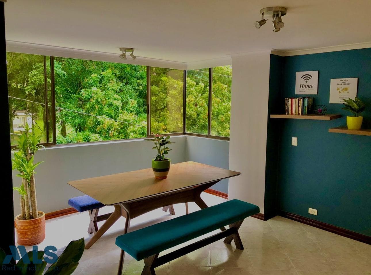 Apartamento en venta en Lalinde, Poblado, Medellín — foto 1 de 21