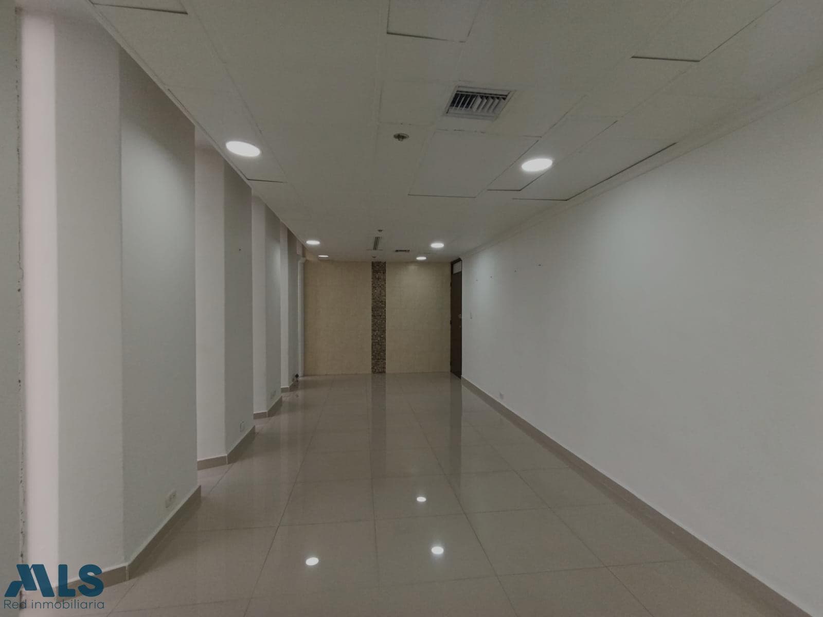 Oficina en venta en La Candelaria, Centro, Medellín — foto 1 de 11