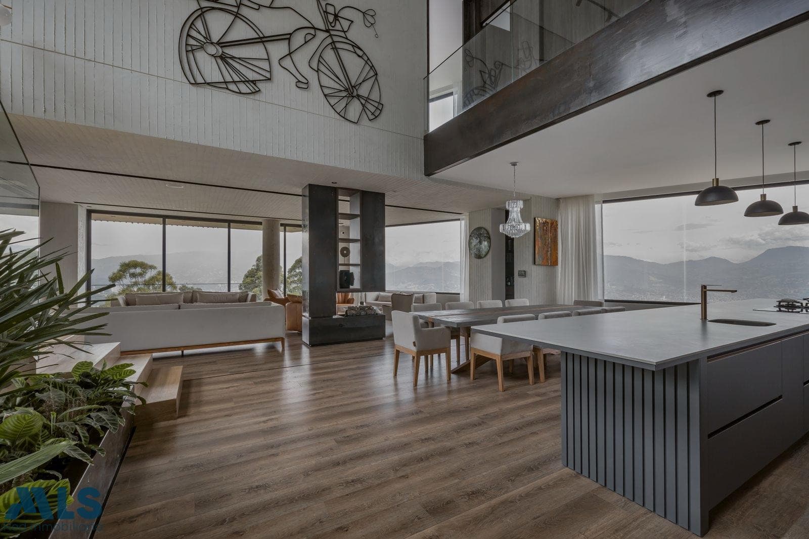 Casa en venta en Los Balsos Nº 1, Poblado, Medellín — foto 1 de 33