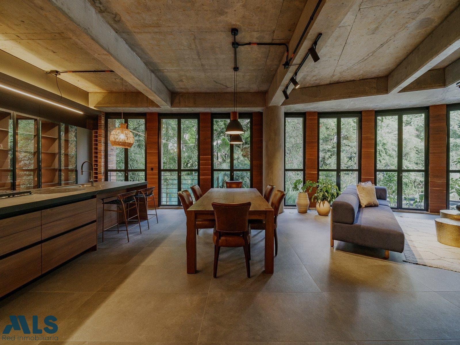 Apartamento en venta en El Tesoro, Poblado, Medellín — foto 1 de 20
