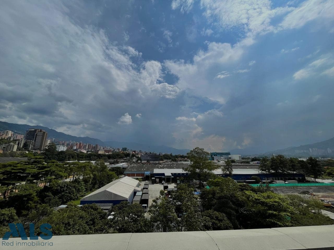 Apartamento en venta en Ciudad del Rio, Poblado, Medellín — foto 1 de 17