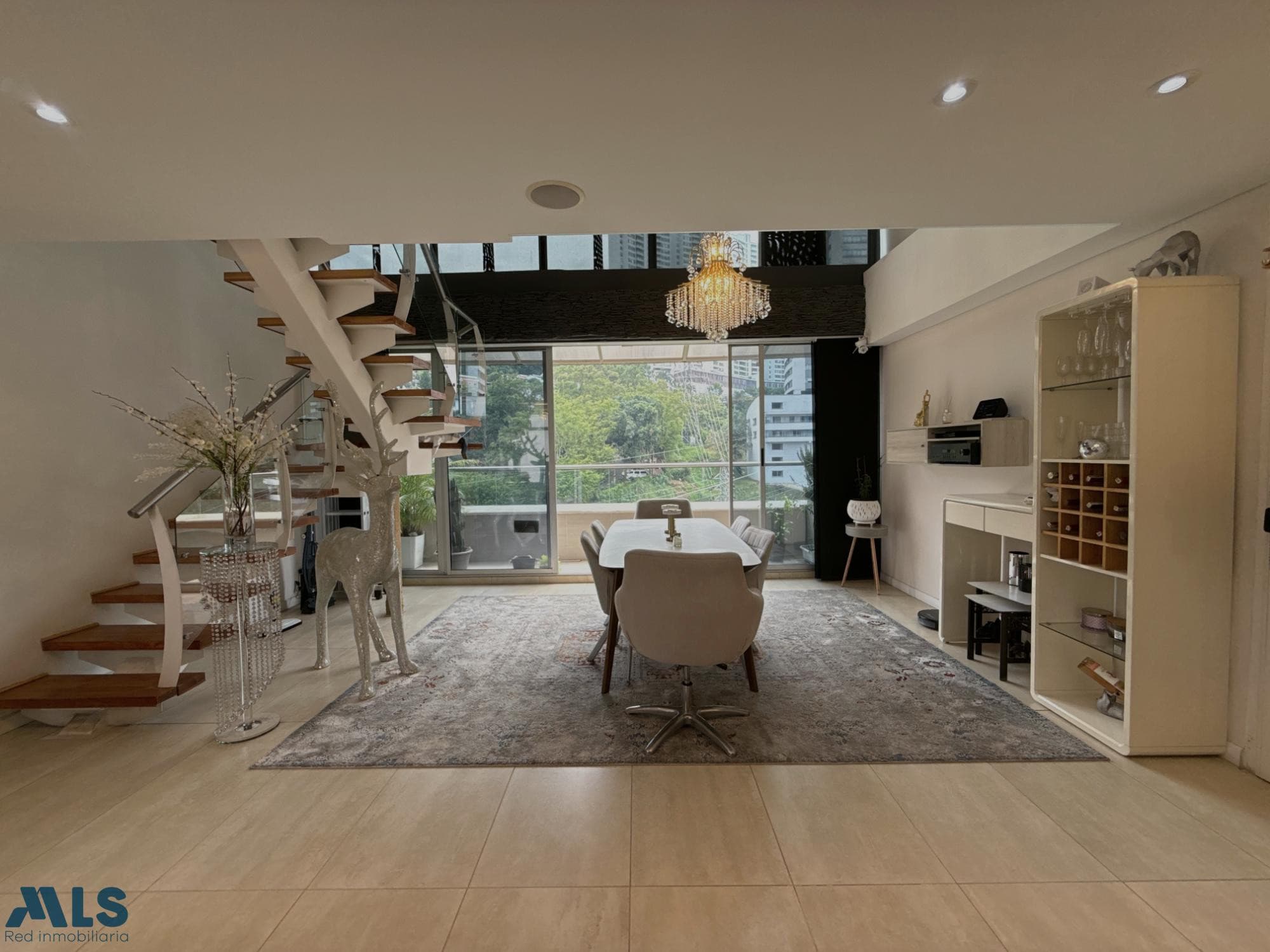 Apartamento en venta en Las Palmas, Poblado, Medellín — foto 1 de 18