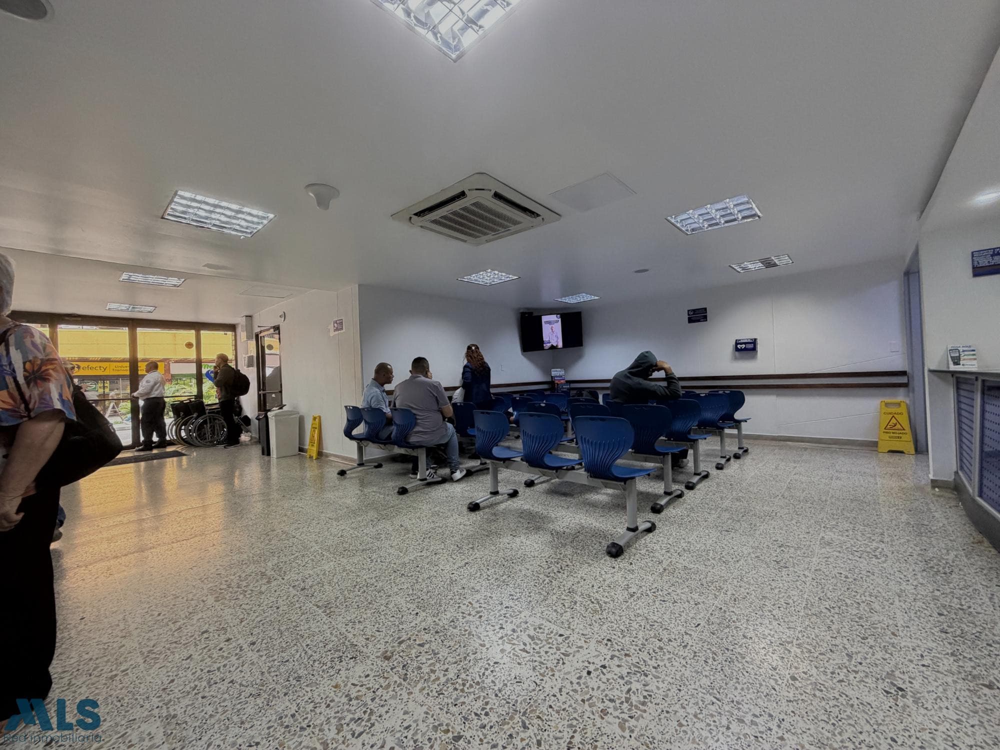 Edificio en venta en La Candelaria, Centro, Medellín — foto 1 de 32