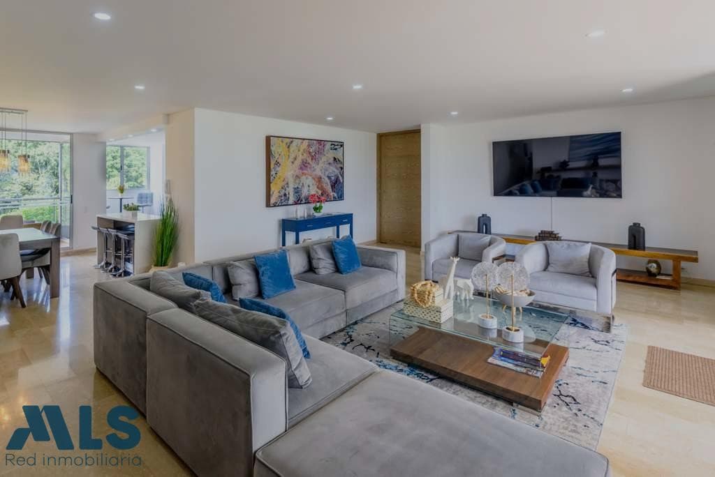 Apartamento en venta en El Tesoro, Poblado, Medellín — foto 1 de 30