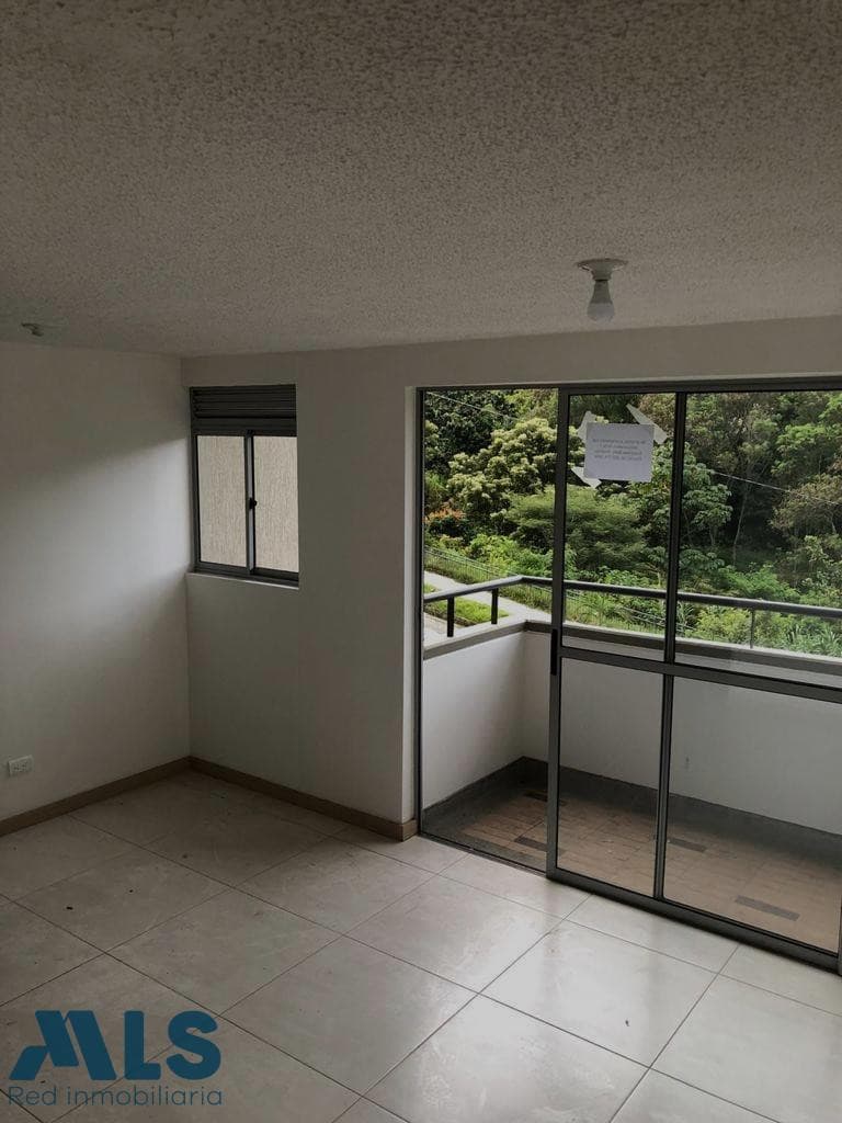 Apartamento en venta en Amazonía, Norte, Bello — foto 1 de 17