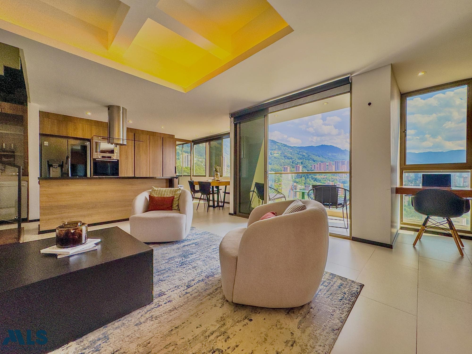 Apartamento en venta en Altos Del, Poblado, Medellín — foto 1 de 32