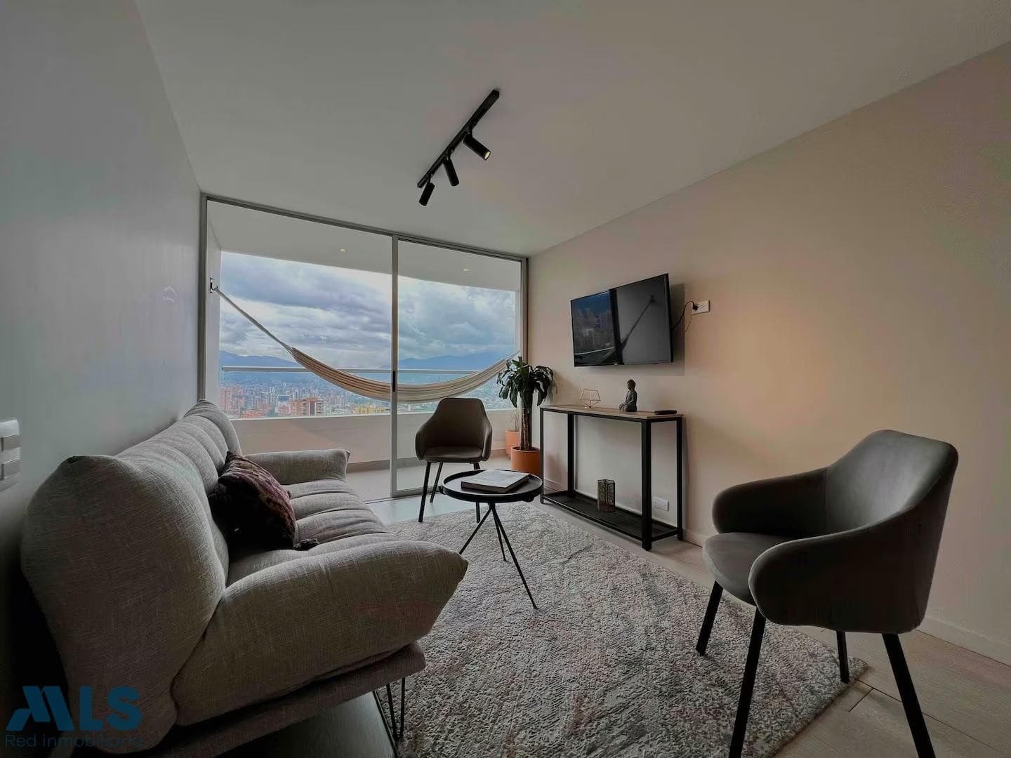 Apartamento en venta en Altos Del, Poblado, Medellín — foto 1 de 18
