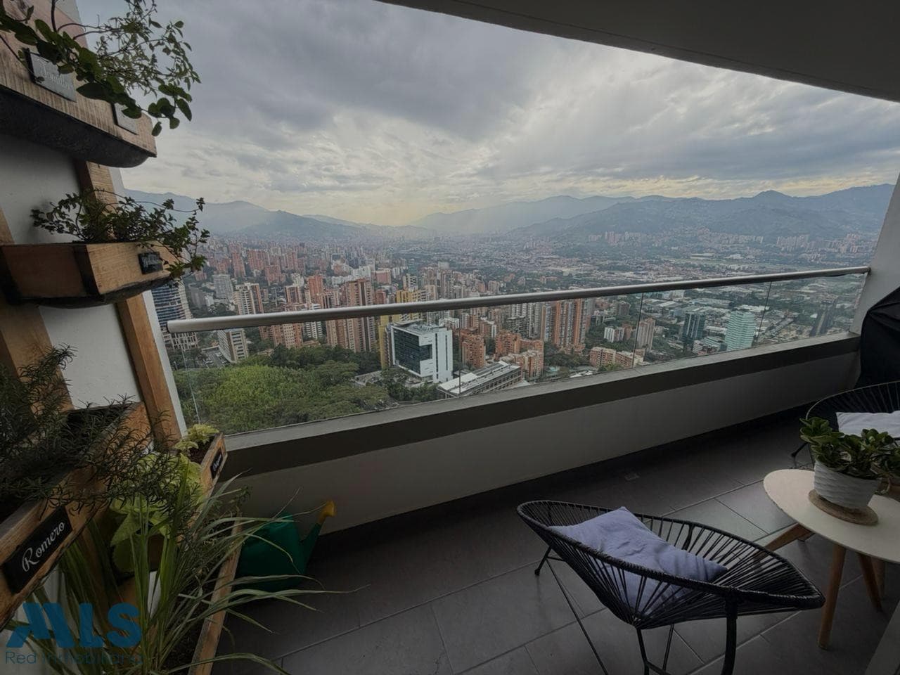 Apartamento en venta en Altos Del, Poblado, Medellín — foto 1 de 15