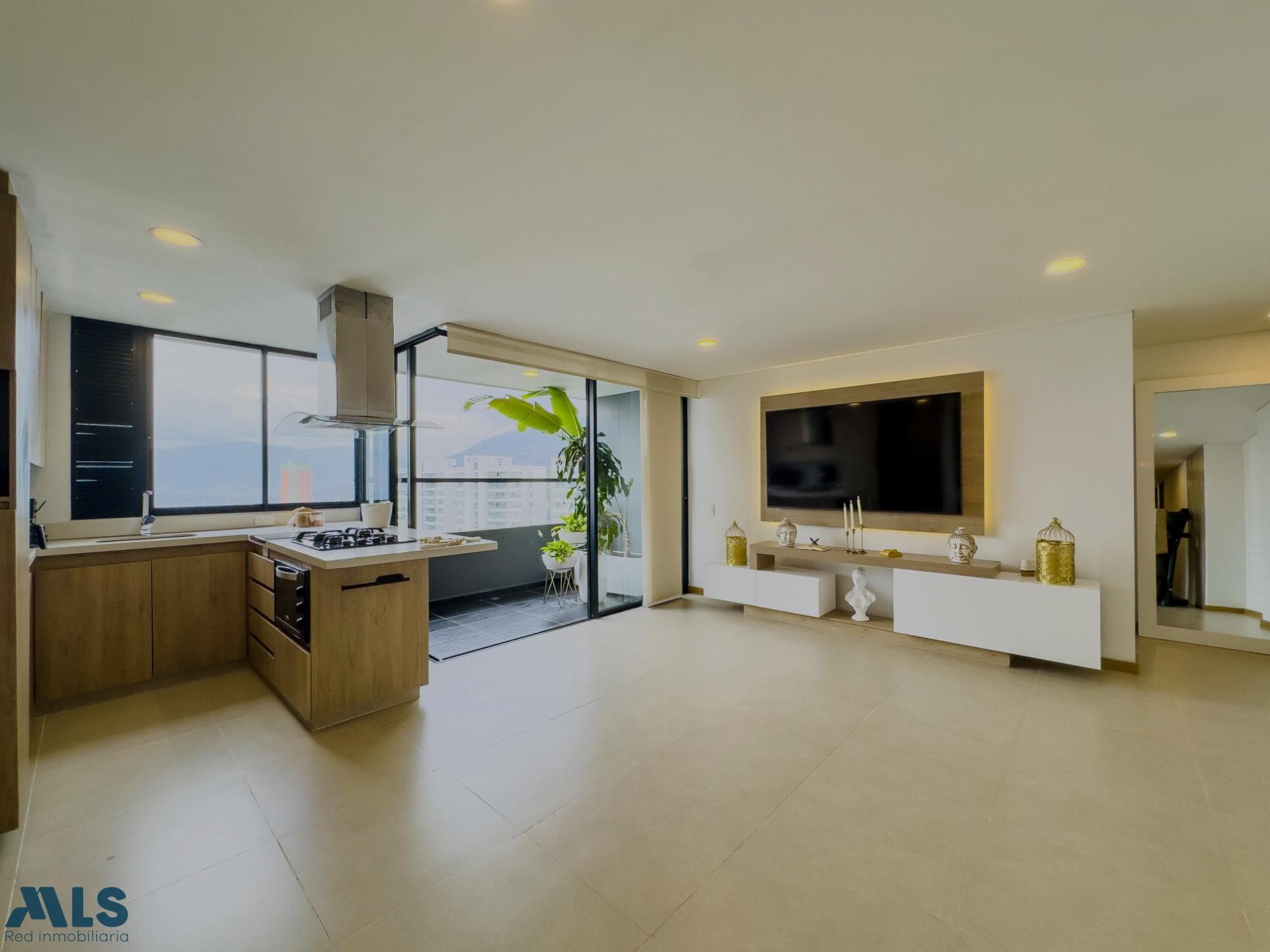 Apartamento en venta en Las Palmas, Poblado, Medellín — foto 1 de 30