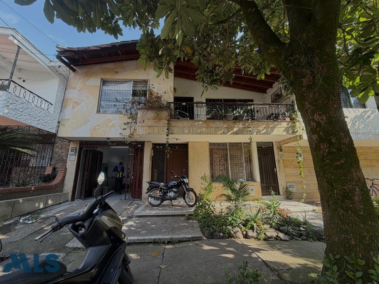 Casa en venta en Las Acacias, Laureles, Medellín — foto 1 de 20