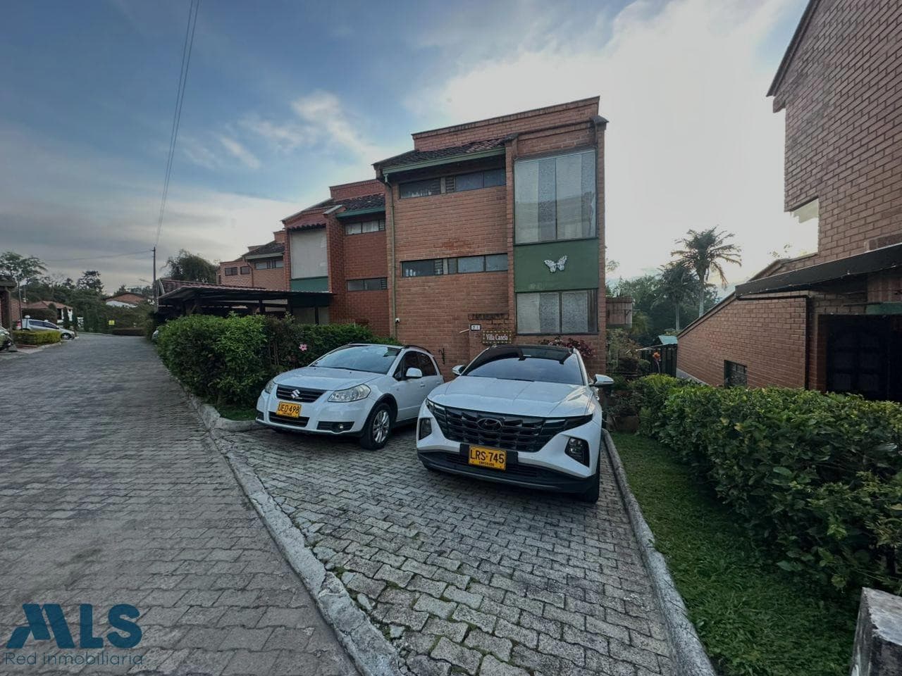 Casa en venta en Cuatro Esquinas, Oriente Antioqueño, Rionegro — foto 1 de 35