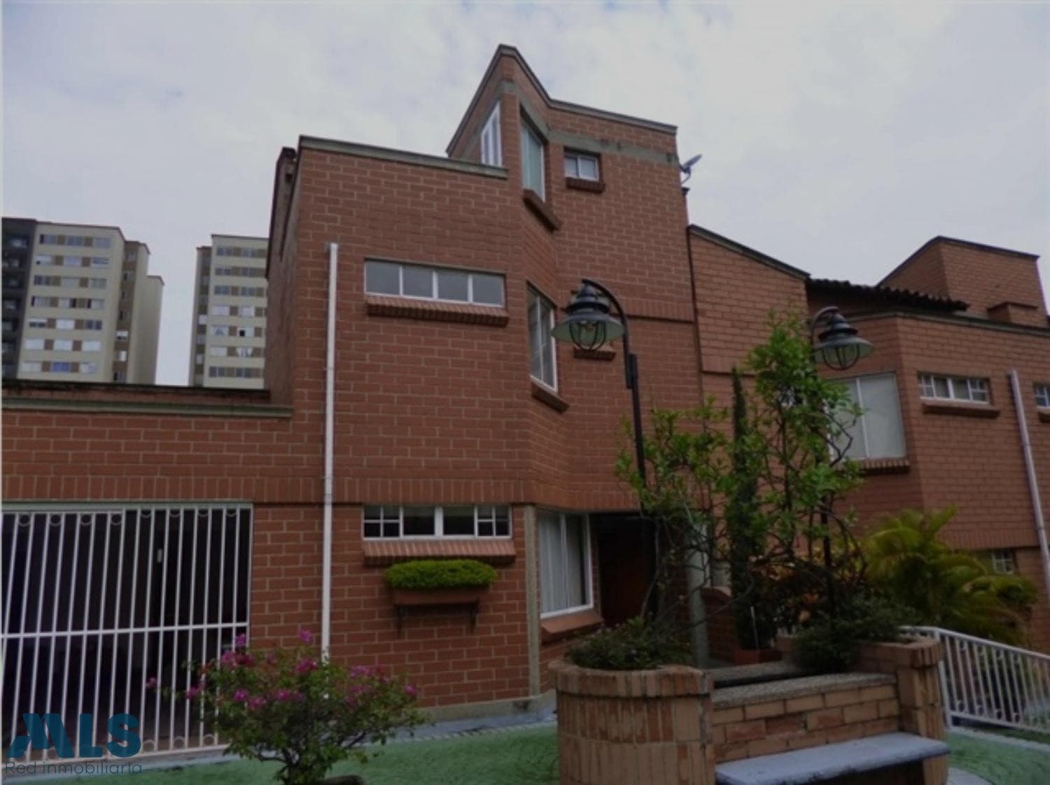 Casa en venta en Parque, Belén Guayabal, Medellín — foto 1 de 25