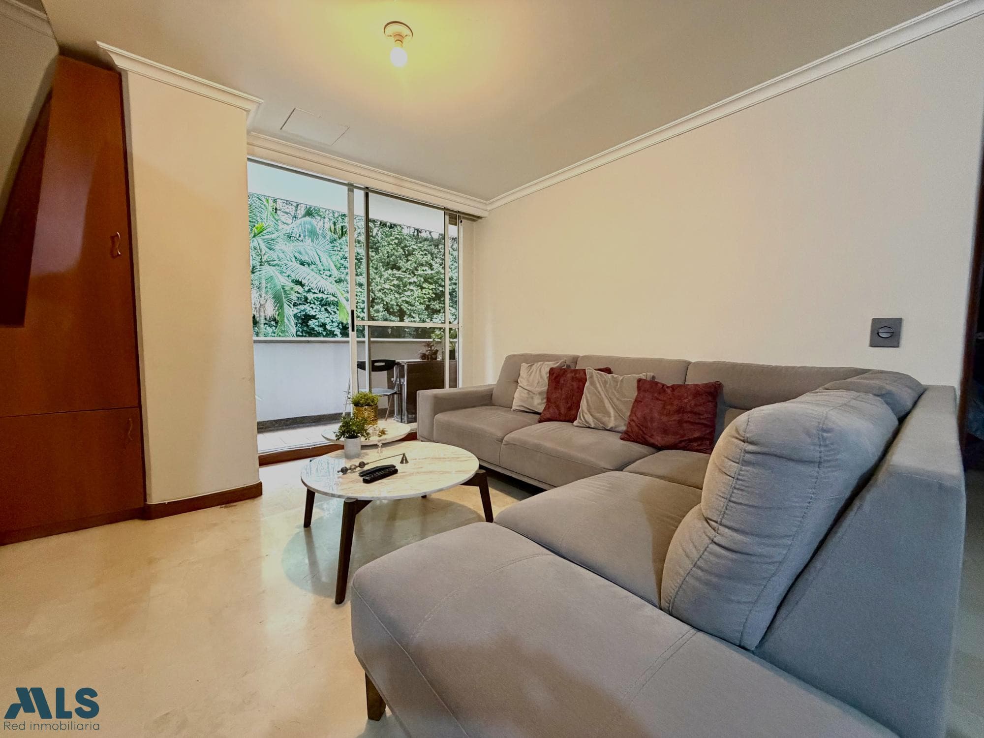 Apartamento en venta en El Campestre, Poblado, Medellín — foto 1 de 10