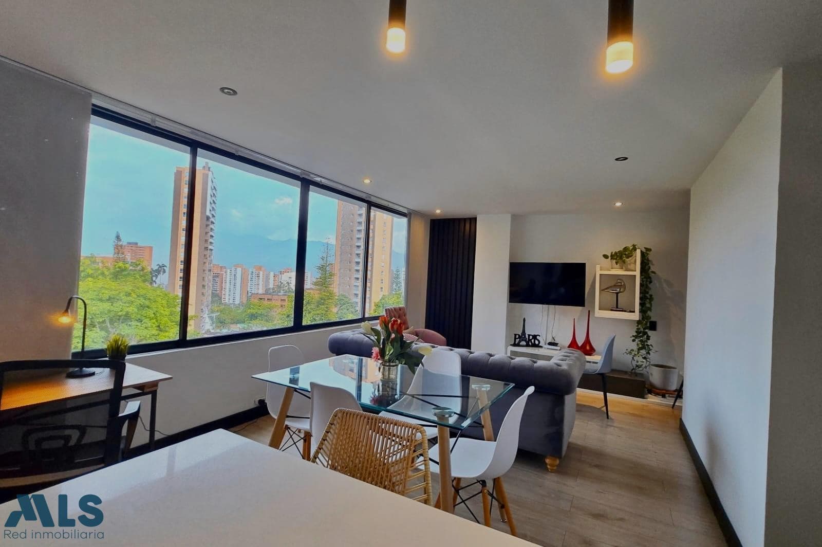 Apartamento en venta en La Visitación, Poblado, Medellín — foto 1 de 21