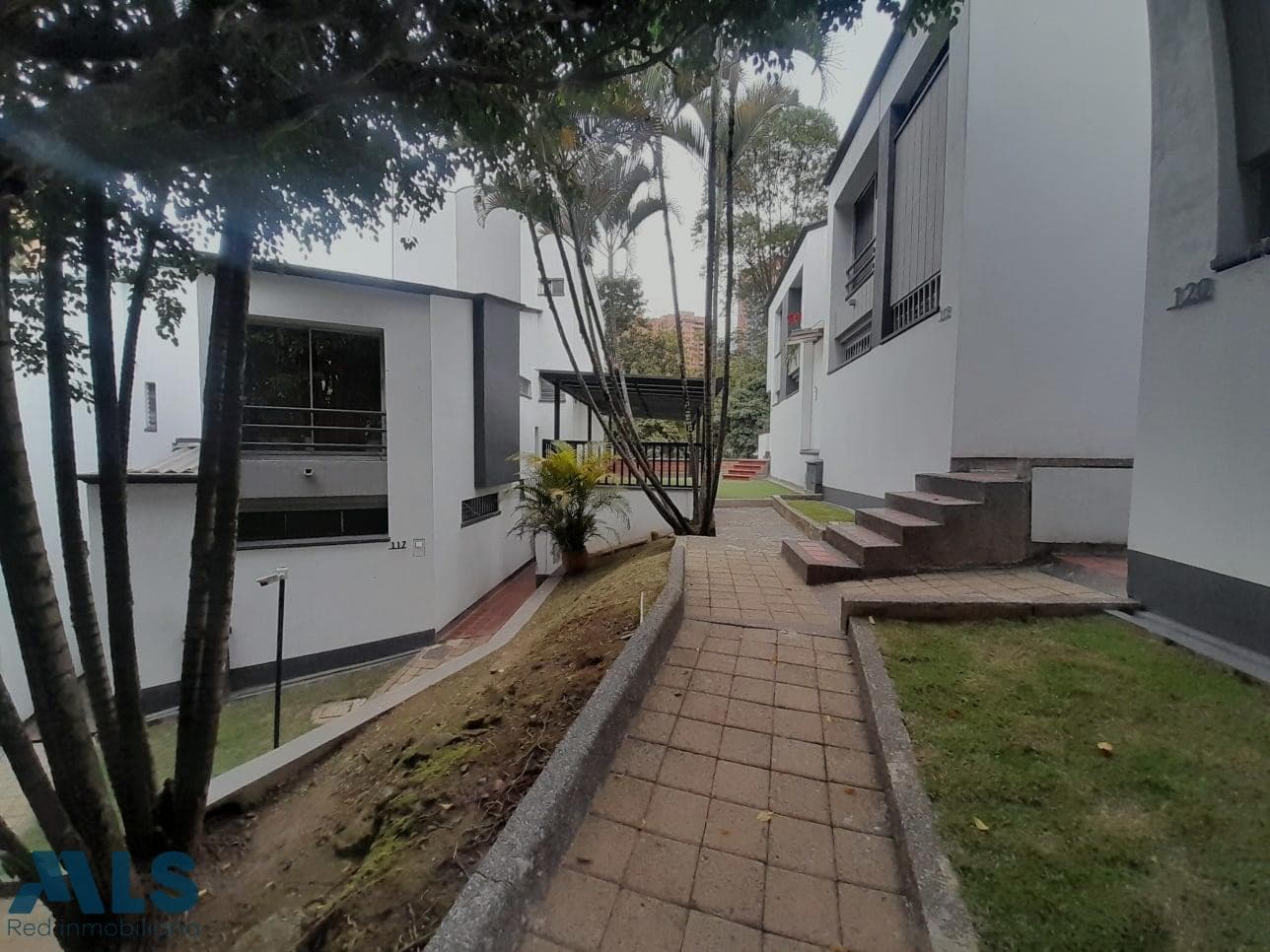 Casa en venta en El Poblado, Medellín — foto 1 de 23