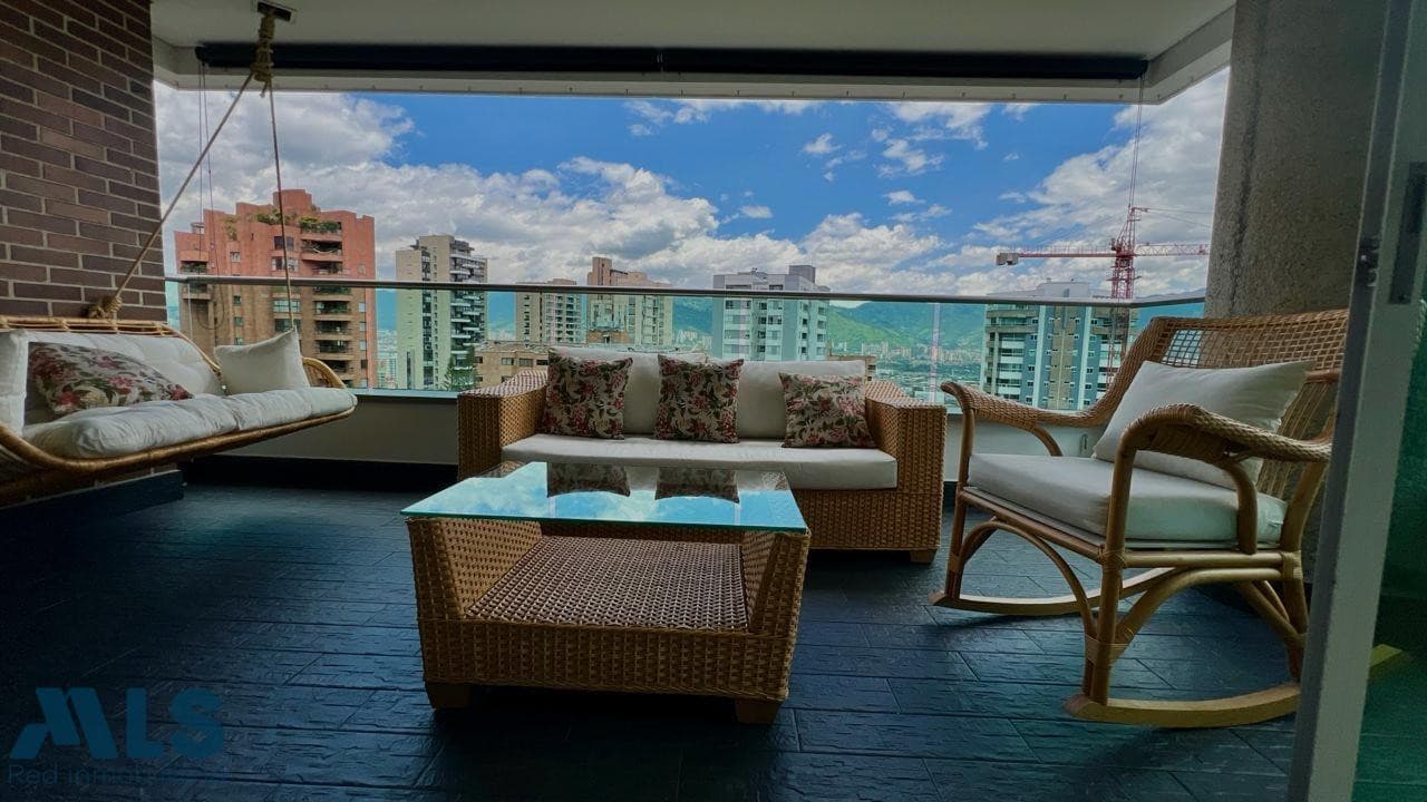 Apartamento en venta en Castropol, Poblado, Medellín — foto 1 de 12