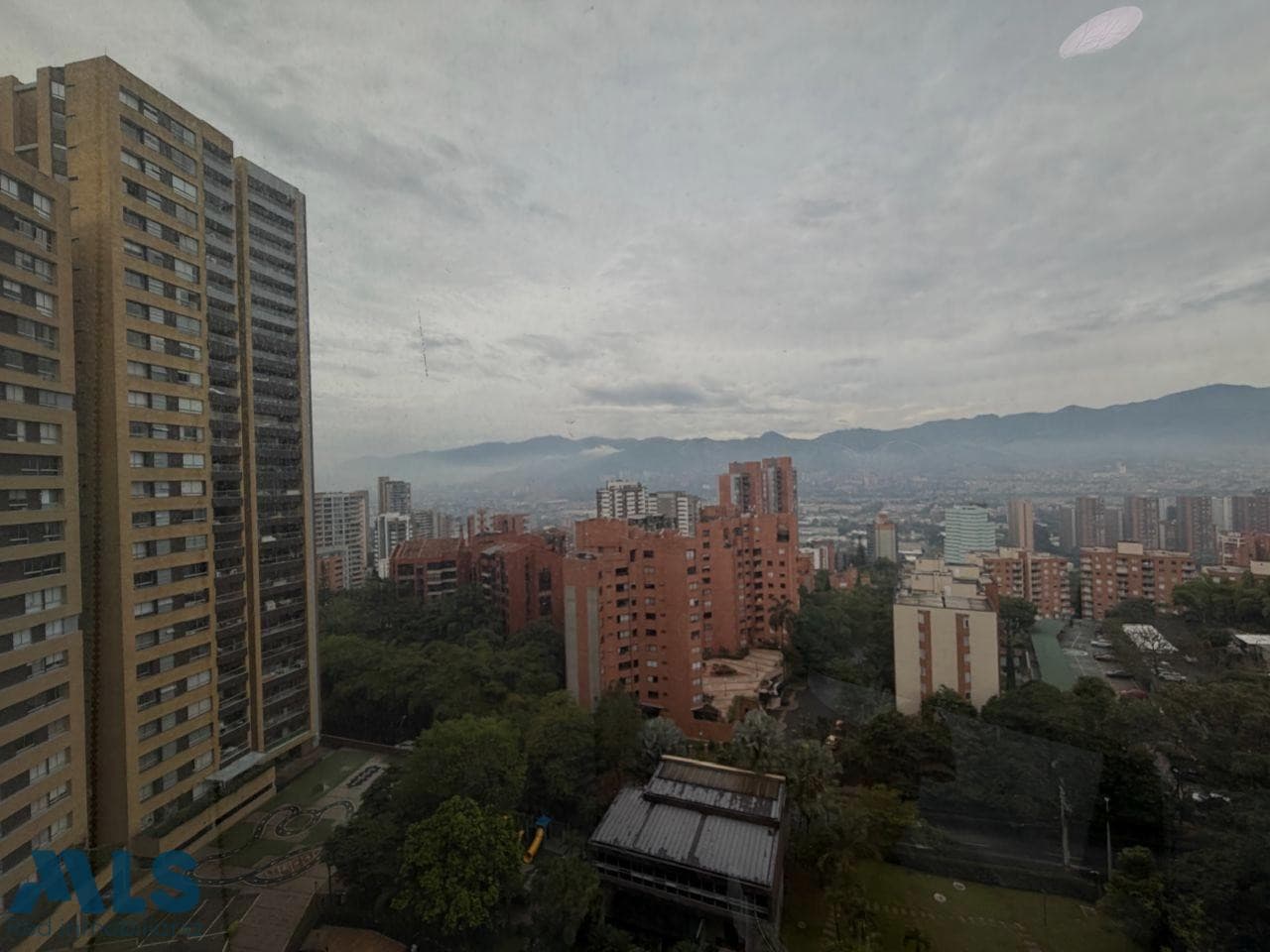 Oficina en venta en Las Palmas, Poblado, Medellín — foto 1 de 17