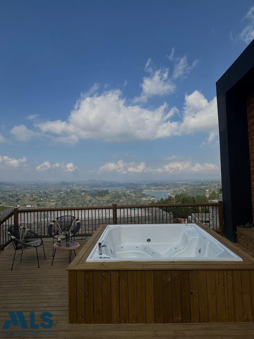 Apartamento en venta en Guamito, Oriente Antioqueño, El Peñol — foto 1 de 24