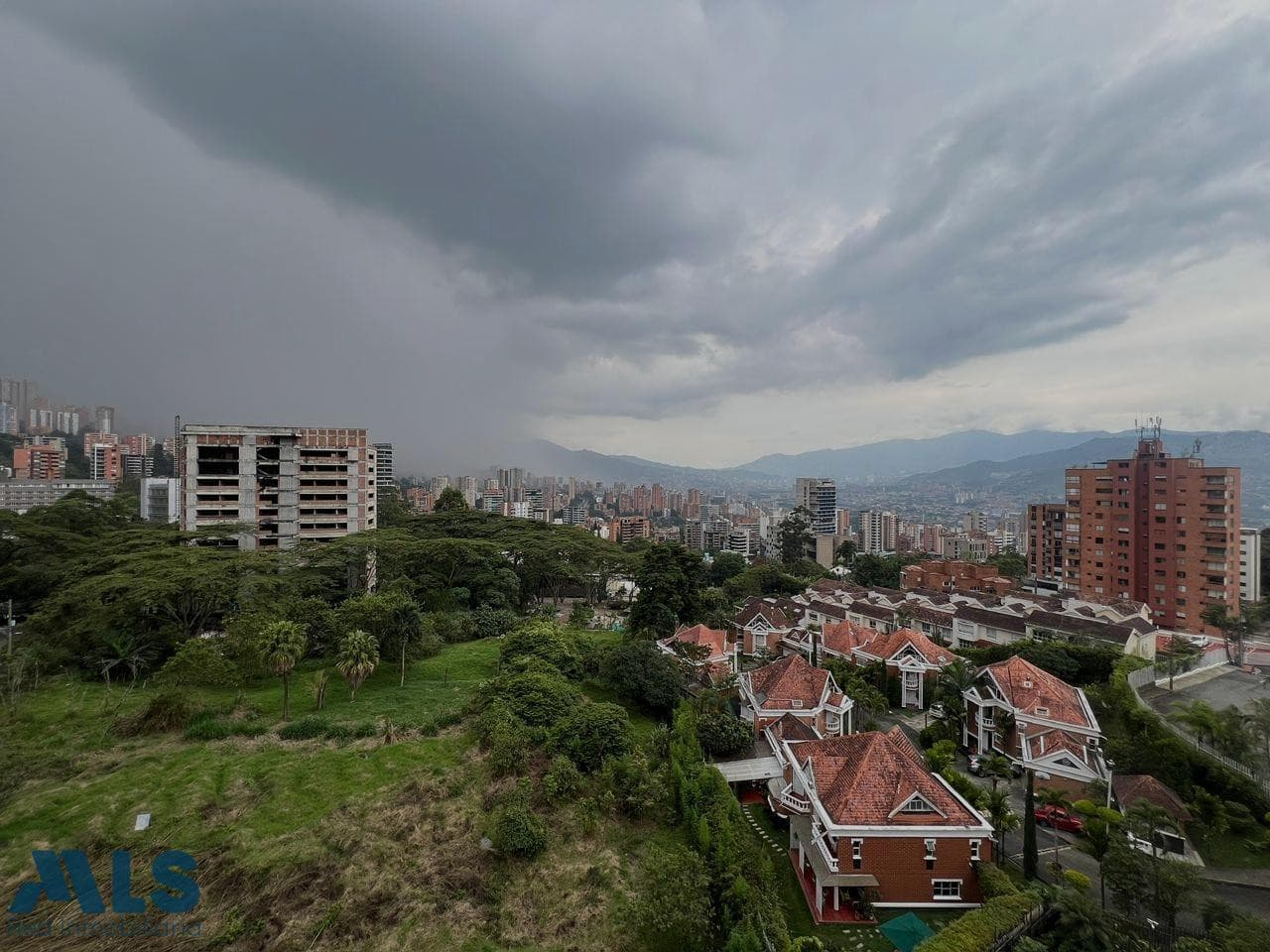 Apartamento en venta en Las Palmas, Poblado, Medellín — foto 1 de 19