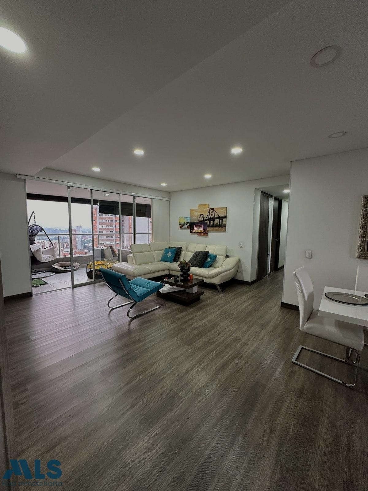 Apartamento en venta en Santa Maria De Los Angeles, Poblado, Medellín — foto 1 de 28