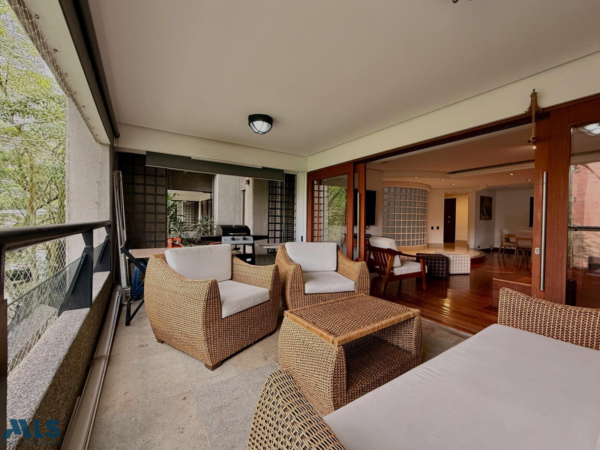 Apartamento en venta en Las Lomas Nº 1, Poblado, Medellín — foto 1 de 27