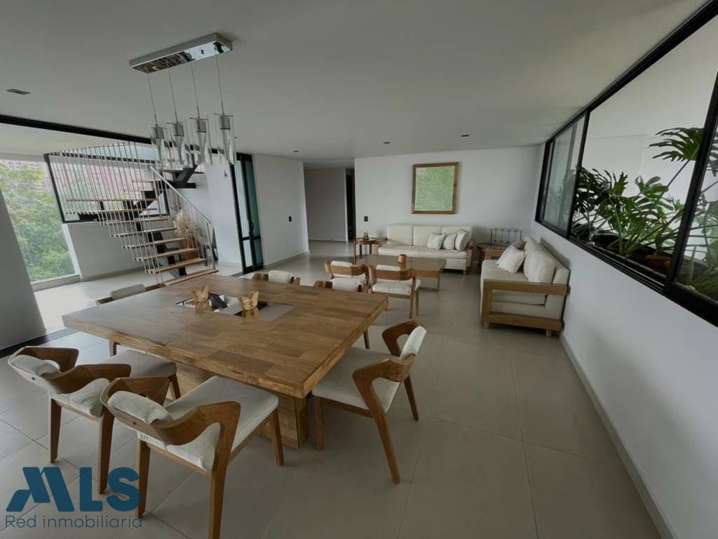 Apartamento en venta en El Tesoro, Poblado, Medellín — foto 1 de 30