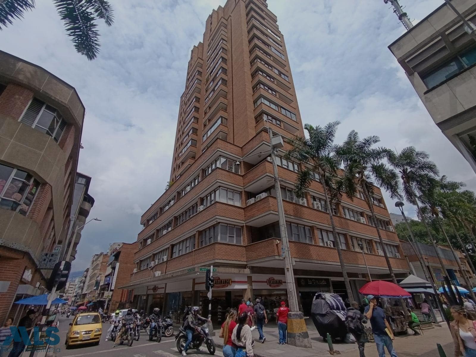 Local Comercial en venta en La Candelaria, Centro, Medellín — foto 1 de 18