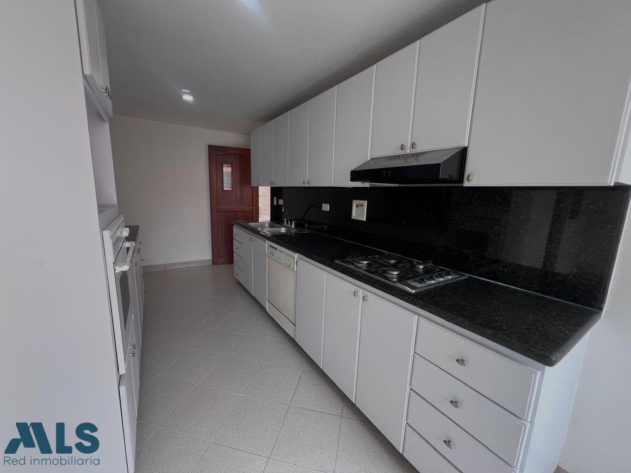 Apartamento en venta en El Tesoro, Poblado, Medellín — foto 1 de 27