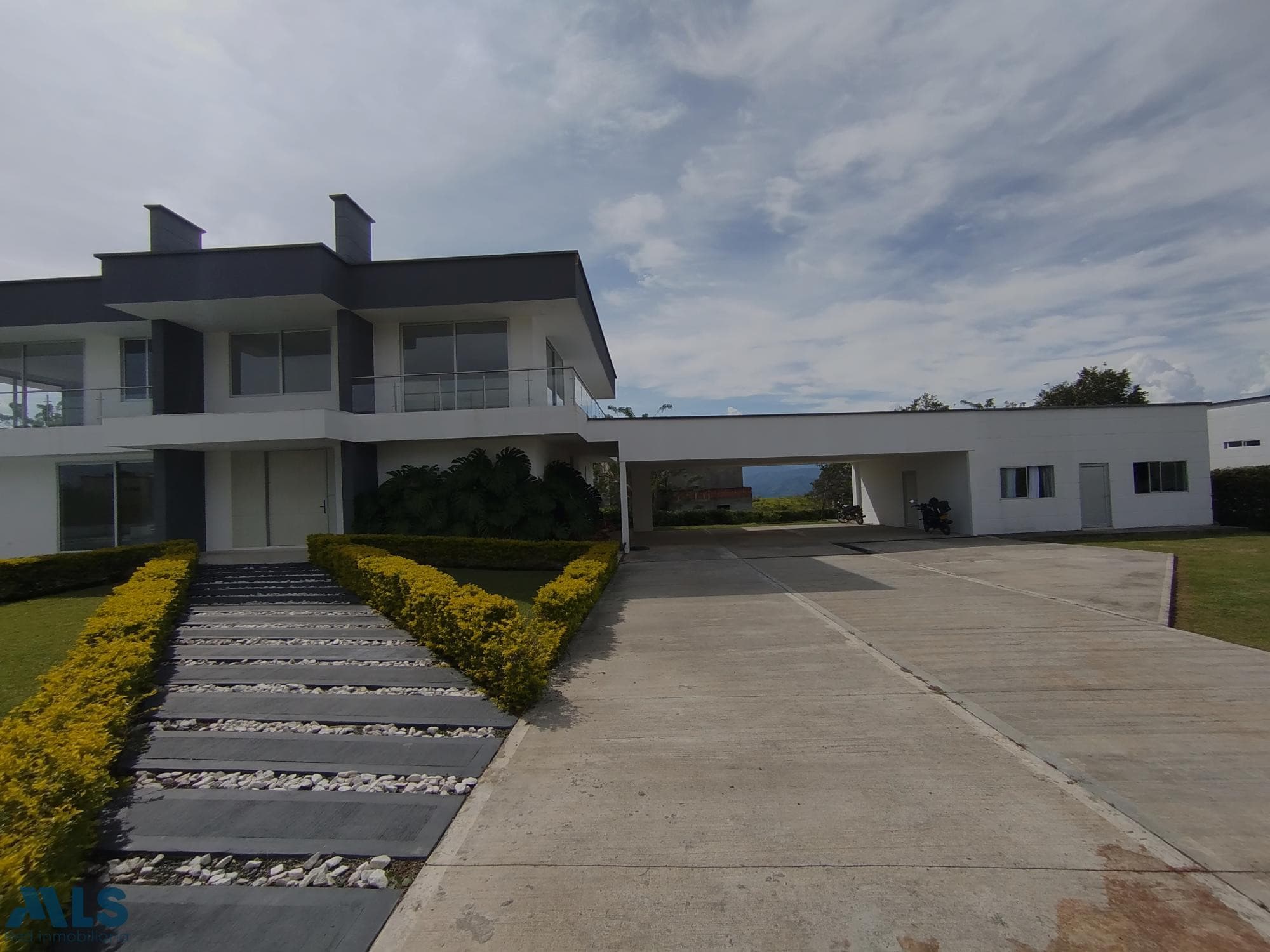 Casa en venta en Cerritos, Otras Zonas, Pereira — foto 1 de 48