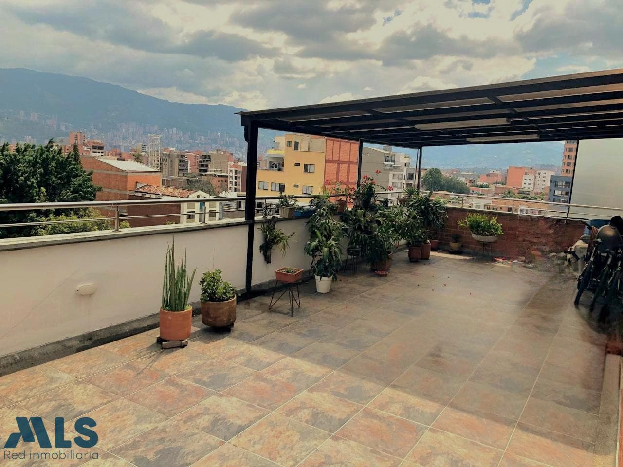 Apartamento en venta en Simon Bolivar, Laureles, Medellín — foto 1 de 8