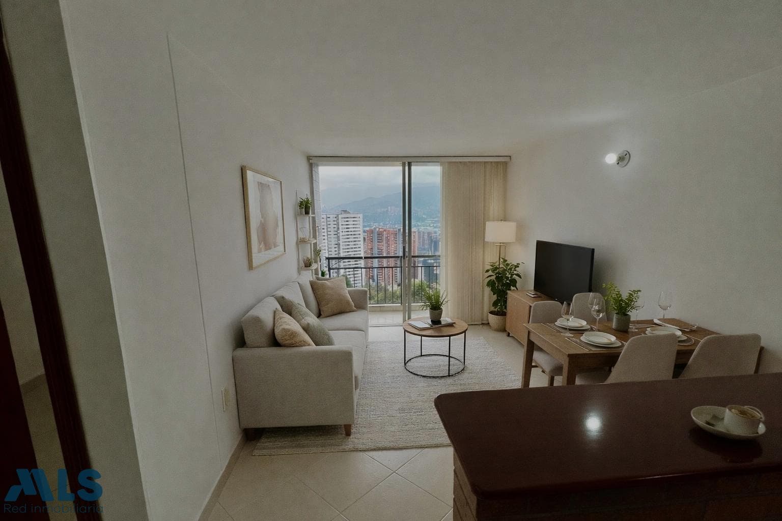 Apartamento en venta en Loma del Indio, Poblado, Medellín — foto 1 de 18
