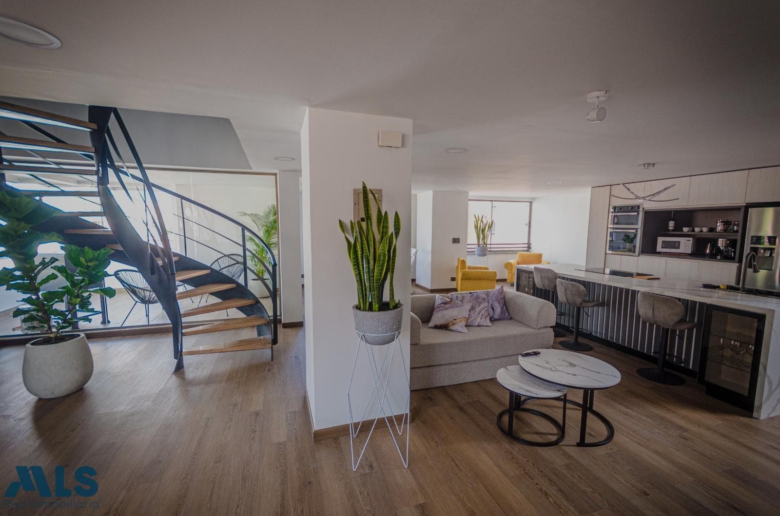 Apartamento en venta en Santa Teresita, Laureles, Medellín — foto 1 de 21