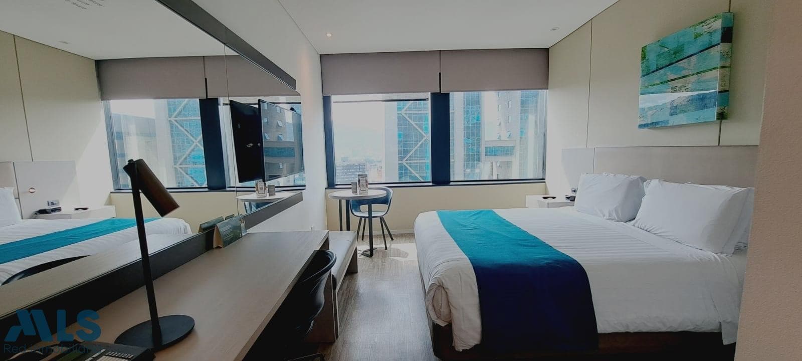 Apartamento en venta en Milla de Oro, Poblado, Medellín — foto 1 de 8