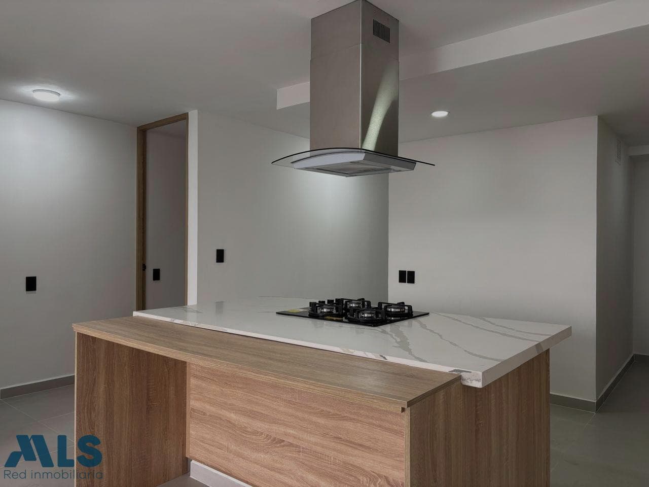 Apartamento en venta en Las Palmas, Poblado, Medellín — foto 1 de 20