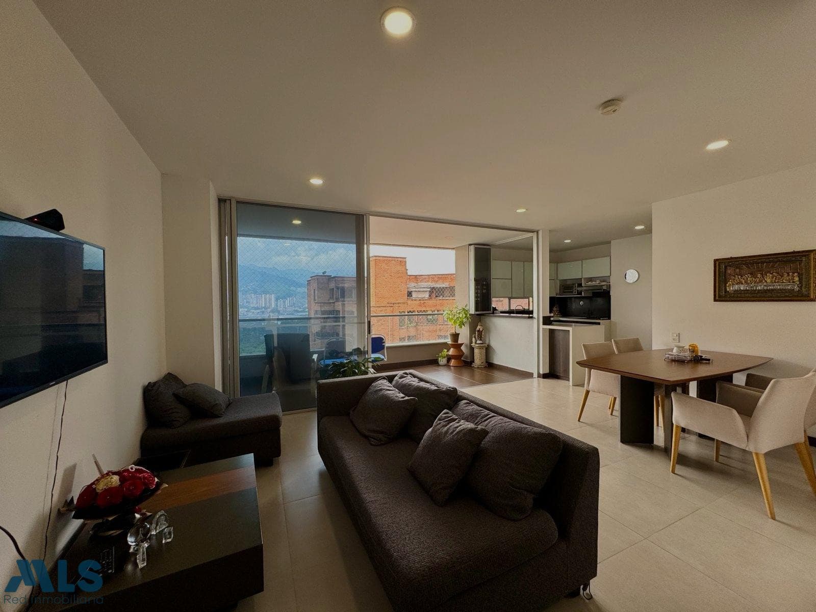 Apartamento en venta en Santa Maria De Los Angeles, Poblado, Medellín — foto 1 de 38