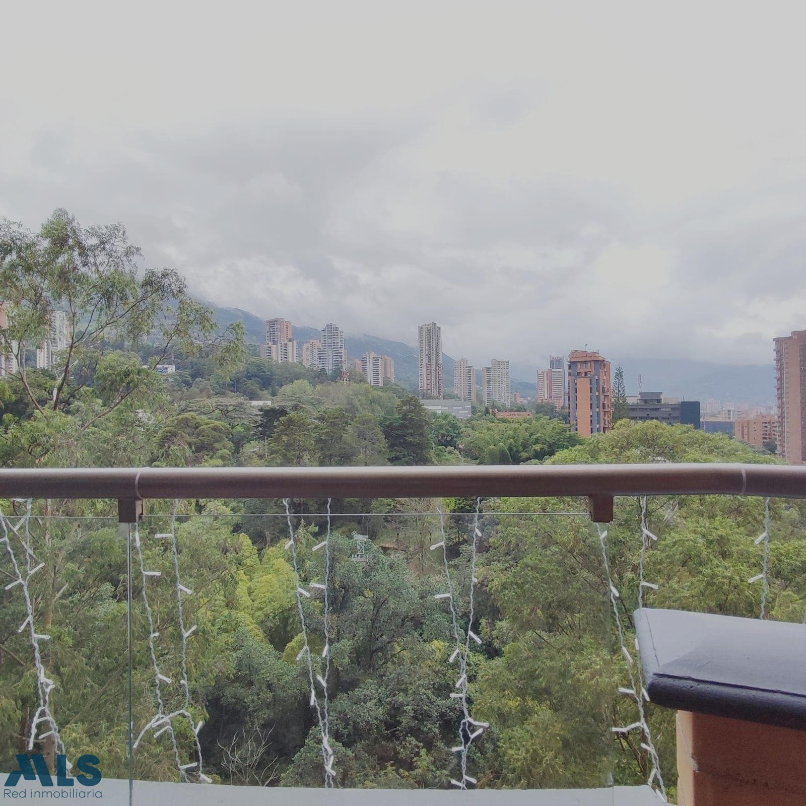 Apartamento en venta en El Tesoro, Poblado, Medellín — foto 1 de 13