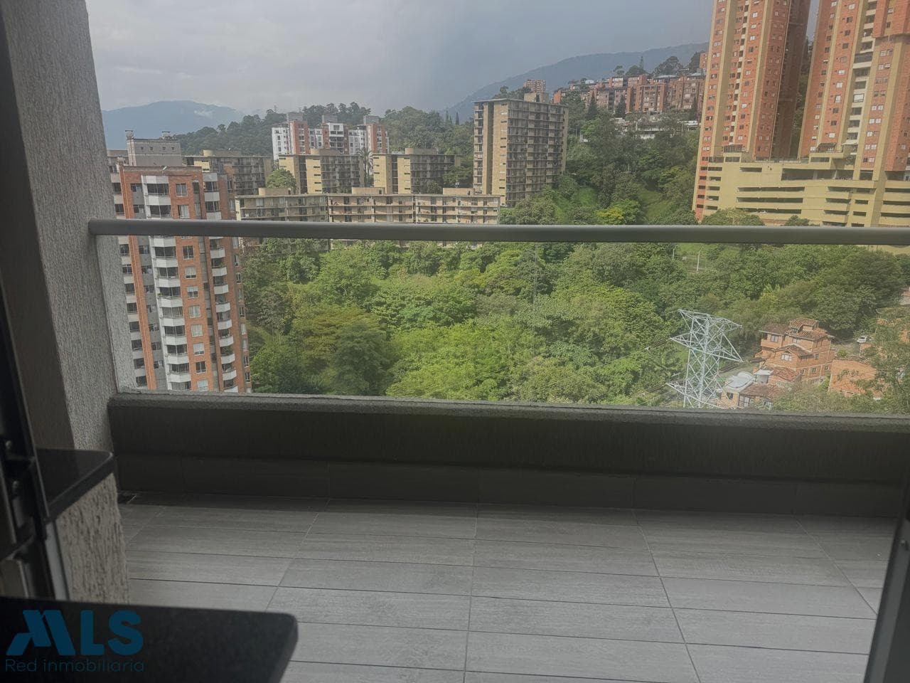 Apartamento en venta en Loma de San Julian, Poblado, Medellín — foto 1 de 11