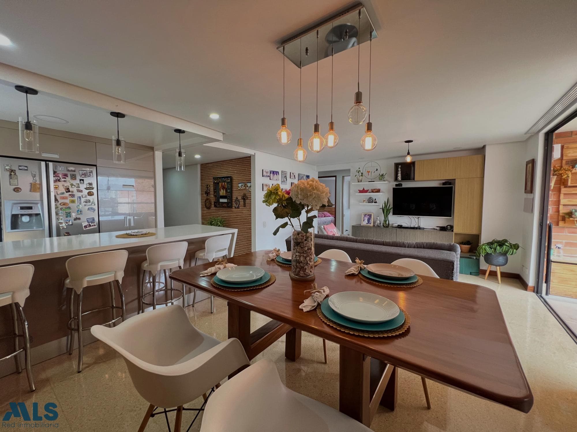Apartamento en venta en El Tesoro, Poblado, Medellín — foto 1 de 37