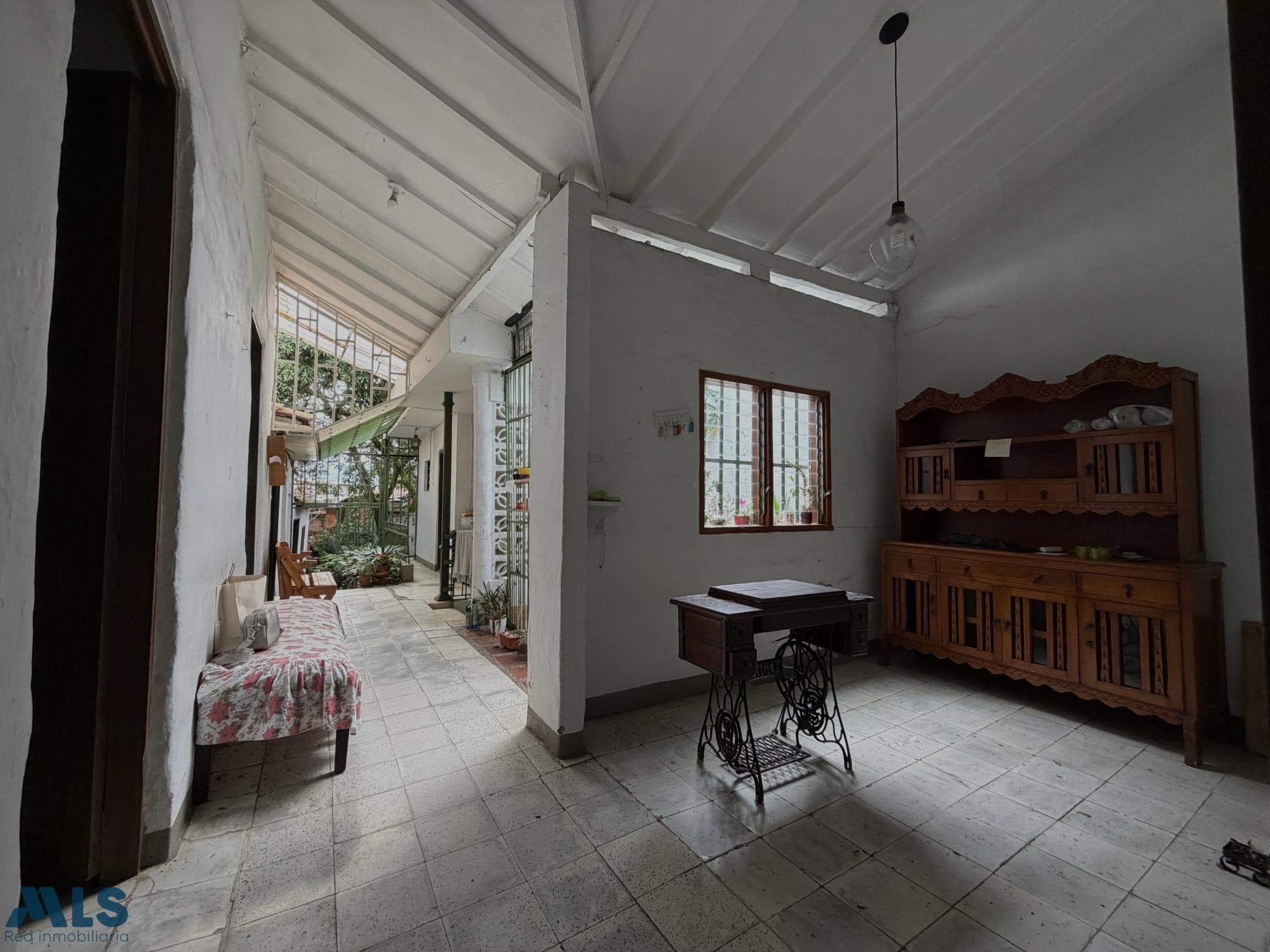 Casa en venta en La Milagrosa, Centro, Medellín — foto 1 de 27