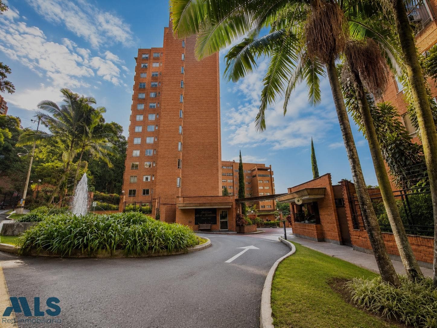 Apartamento en venta en El Tesoro, Poblado, Medellín — foto 1 de 27