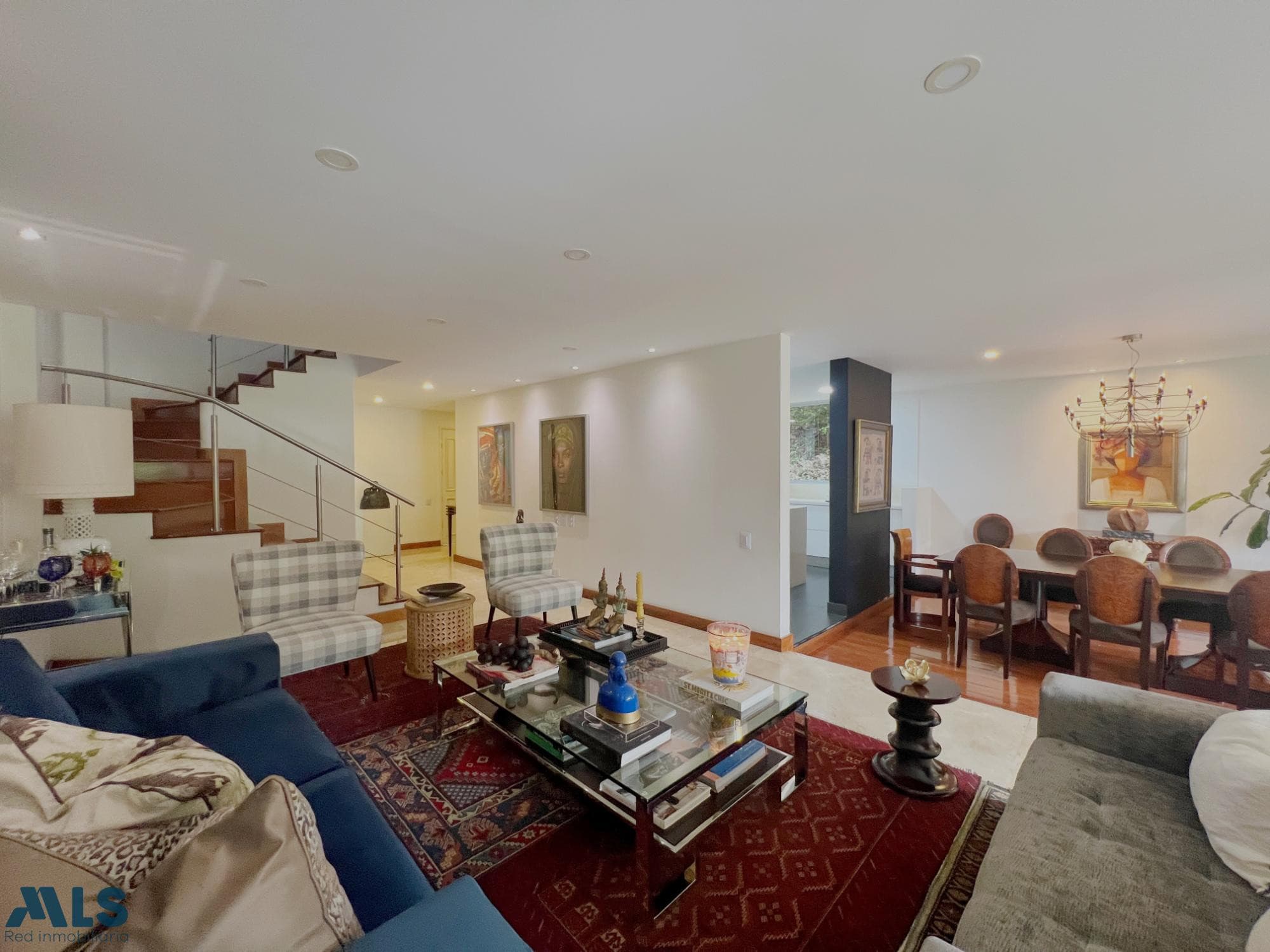Casa en venta en Las Santas, Poblado, Medellín — foto 1 de 10