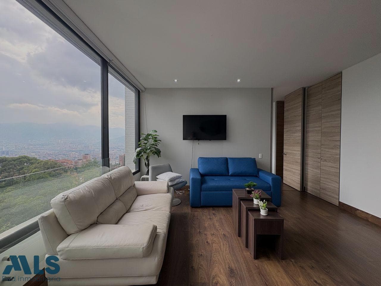 Apartamento en venta en San Lucas, Poblado, Medellín — foto 1 de 15