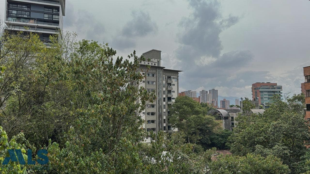 Apartamento en venta en Las Lomas Nº 1, Poblado, Medellín — foto 1 de 17