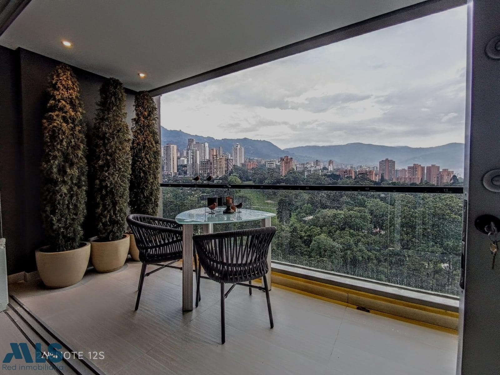 Apartamento en venta en Los Balsos Nº 2, Poblado, Medellín — foto 1 de 27