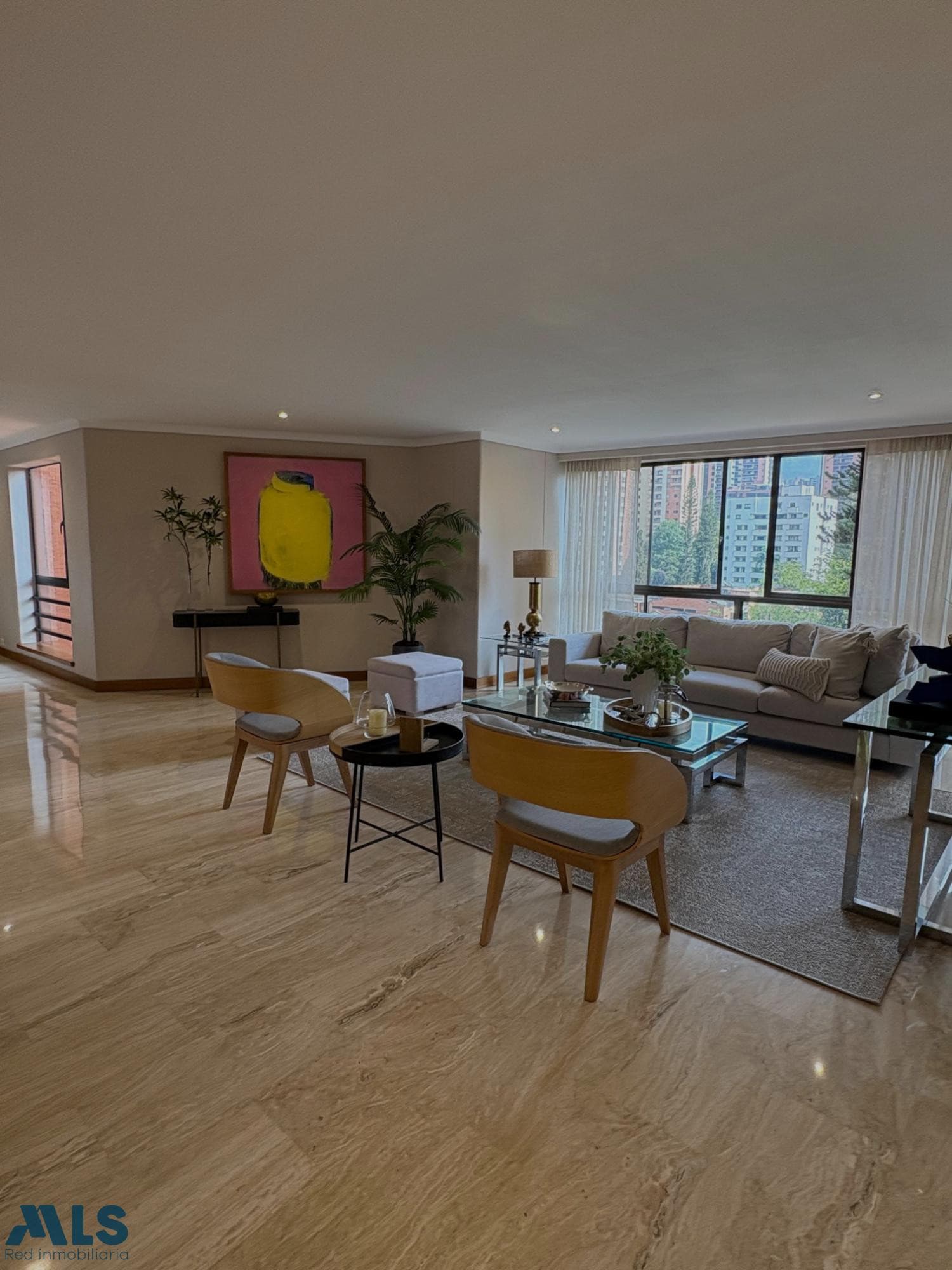 Apartamento en venta en Castropol, Poblado, Medellín — foto 1 de 14