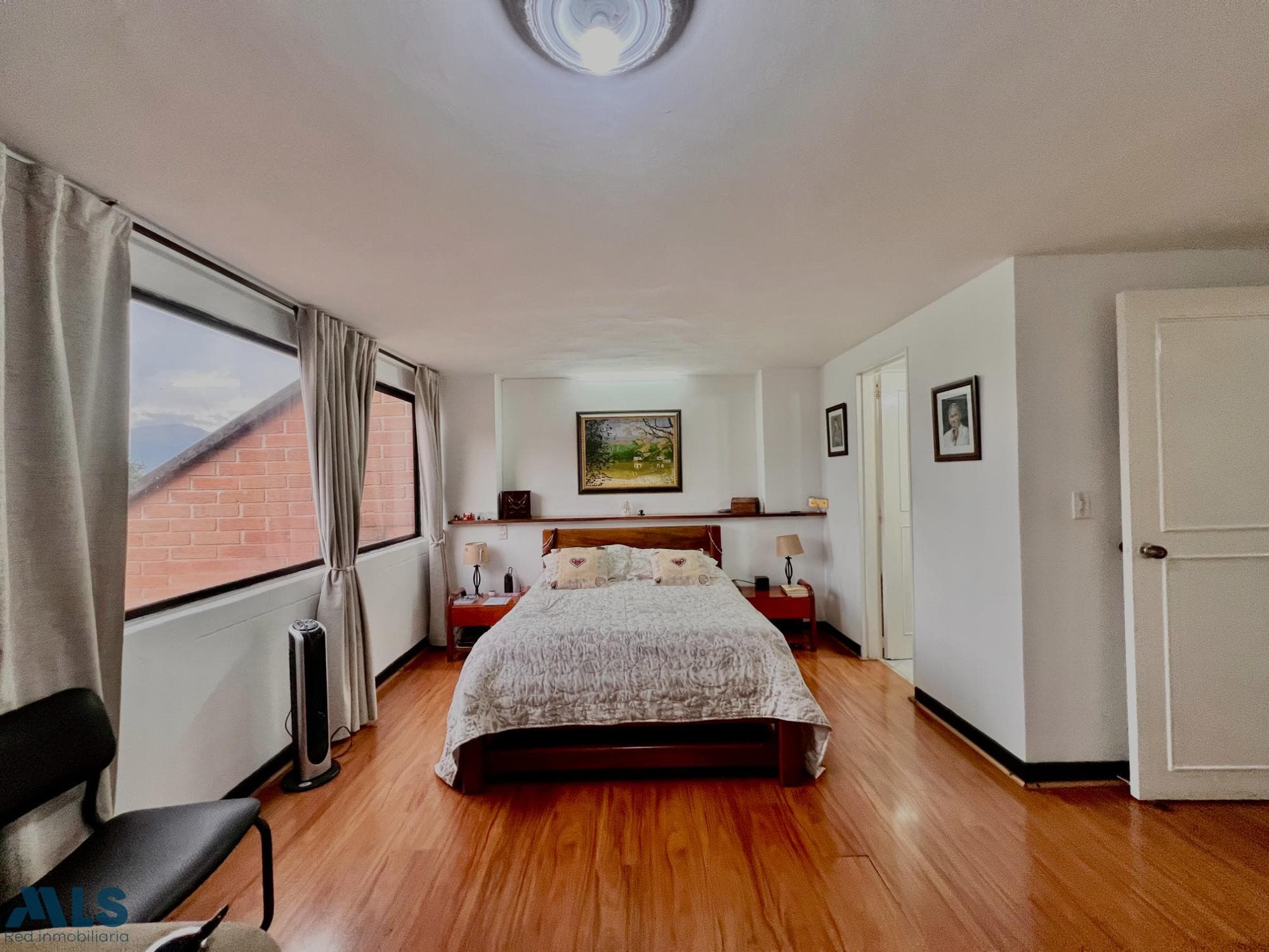 Apartamento en venta en Poblado, Medellín — foto 1 de 26