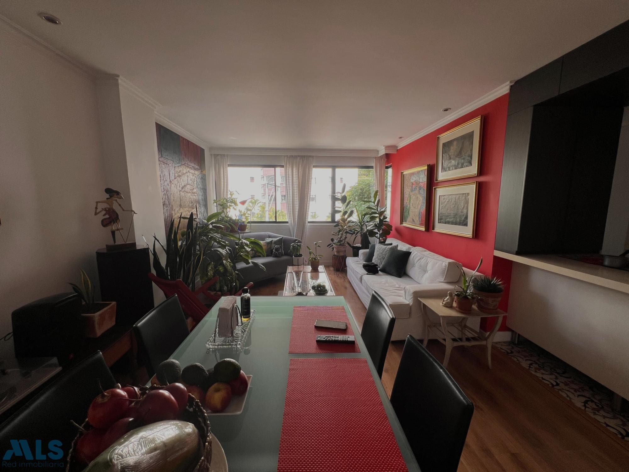 Apartamento en venta en Poblado, Medellín — foto 1 de 15