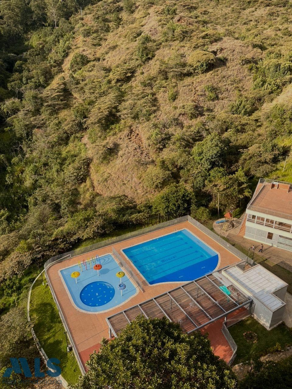 Apartamento en venta en El Mirador, Norte, Bello — foto 1 de 18