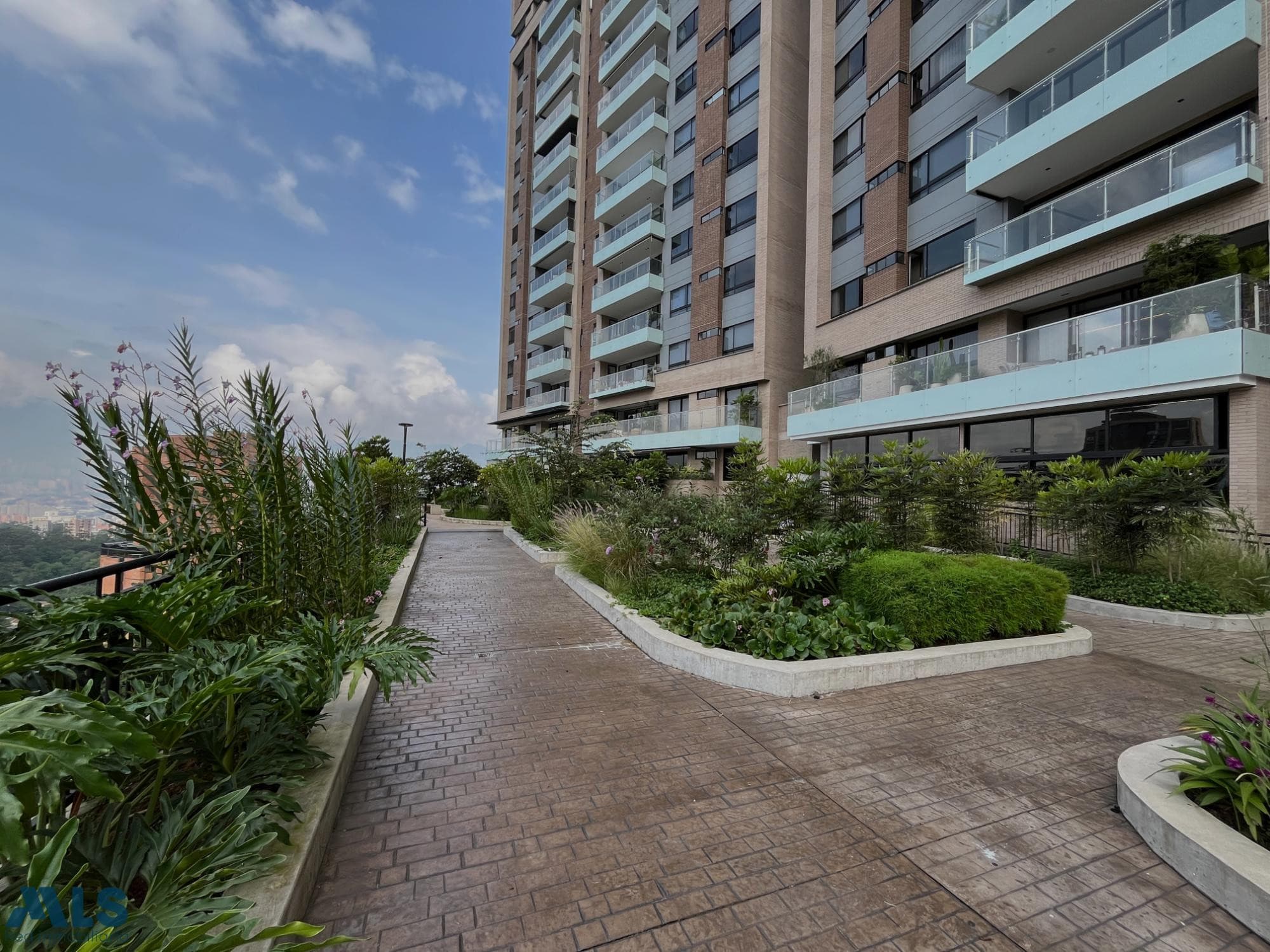 Apartamento en venta en Los Balsos Nº 1, Poblado, Medellín — foto 1 de 37