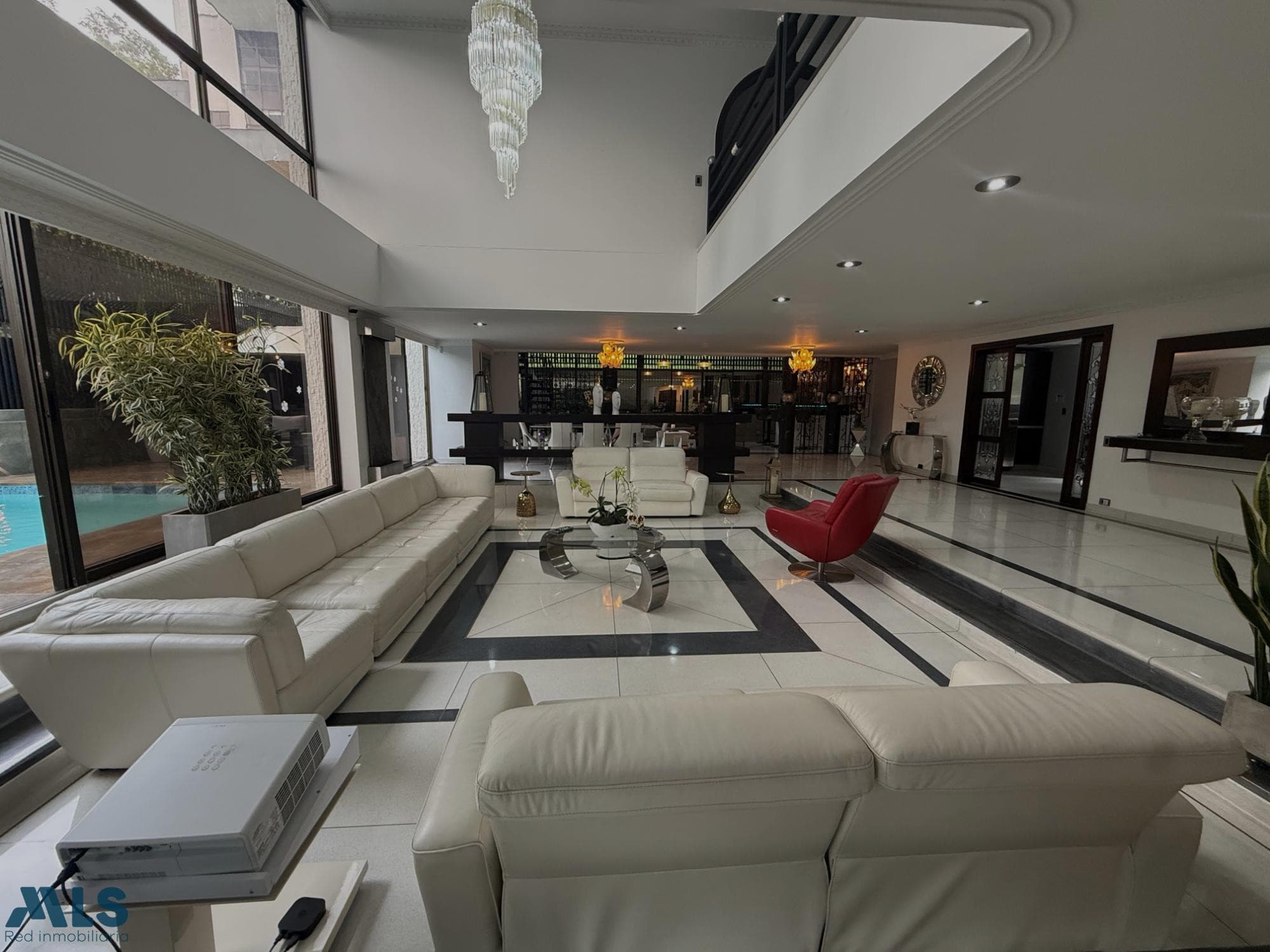 Apartamento en venta en La Visitación, Poblado, Medellín — foto 1 de 19